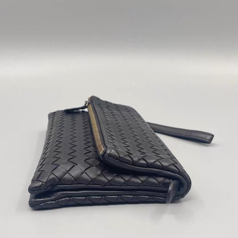 Bottega Veneta BV 全皮鞭隻手拿包 黑-4