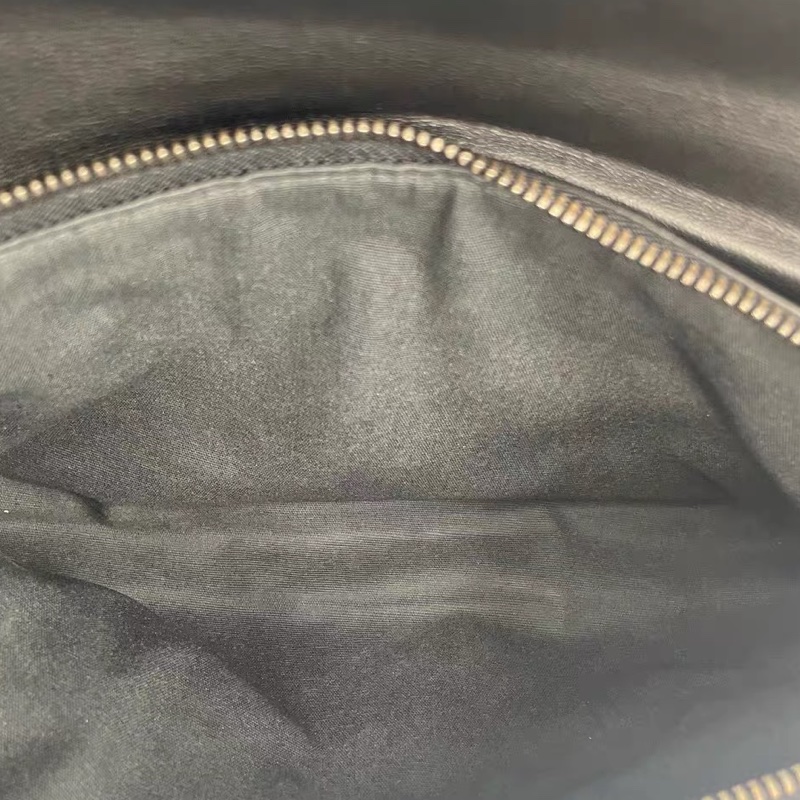 Bottega Veneta BV 全皮鞭隻手拿包 黑-7