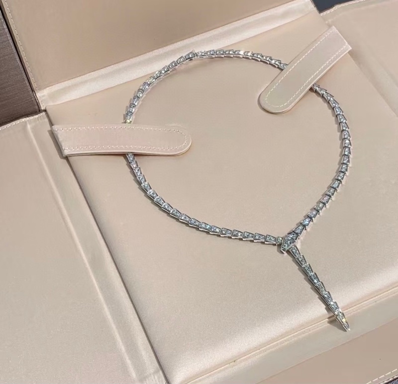 Bvlgari 宝格丽SERPENTI VIPER 满钻白金灵蛇项链,2018年购入-3