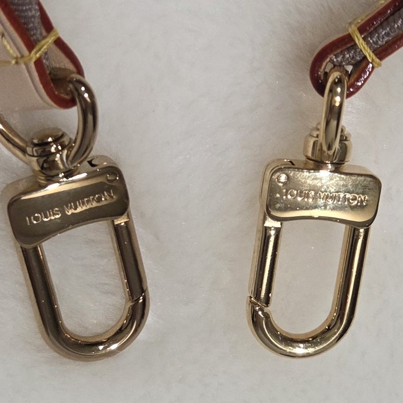 禮物～ LV 路易威登LOUIS VUlTTON米色拼色英文LOGO圖騰可調整式寬背帶/ 肩帶/ 包包配件-8