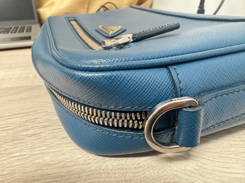 PRADA SAFFIANO TRAVEL 肩背包斜背包 2VH063 皮革藍色 男款-4