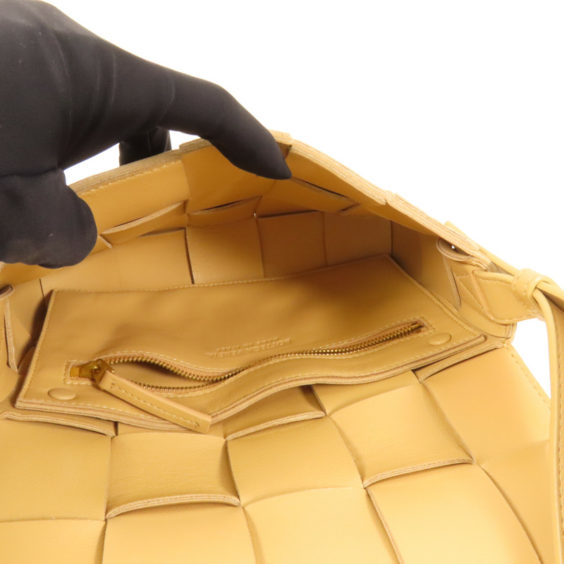 BOTTEGA VENETA 羊皮皮革Cassette肩背袋-9