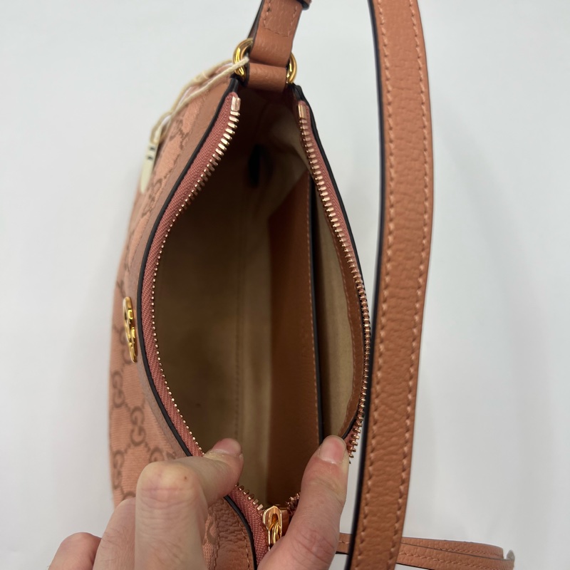 gucci粉色腋下包-8