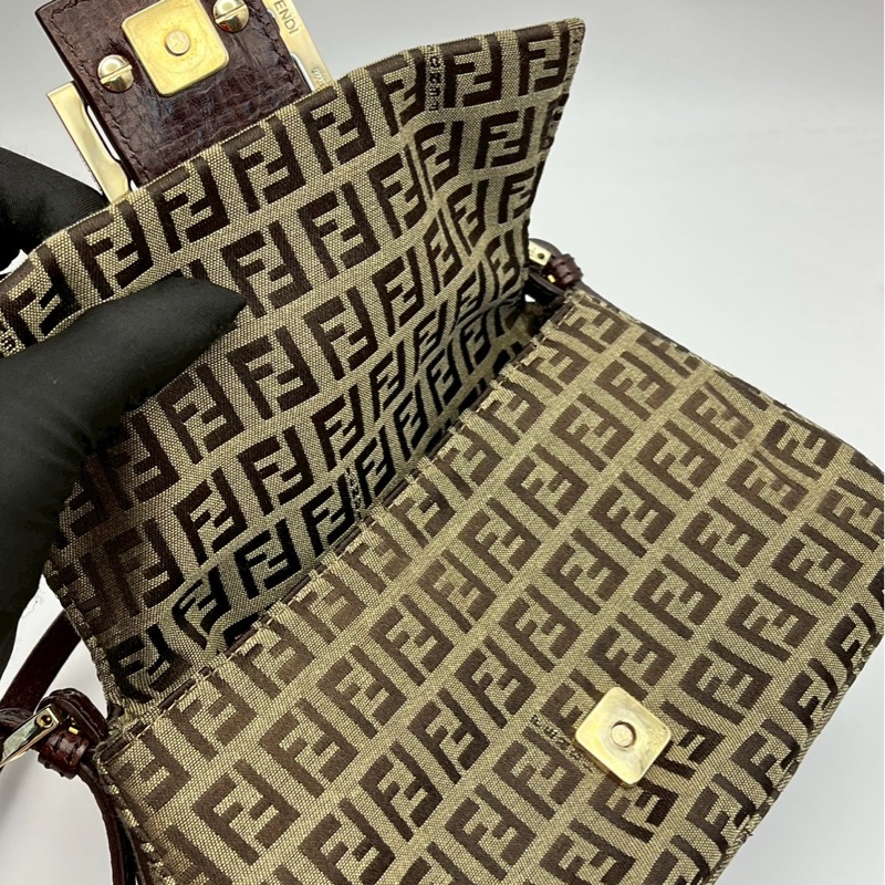 🏷️ Fendi mini 法棍-8