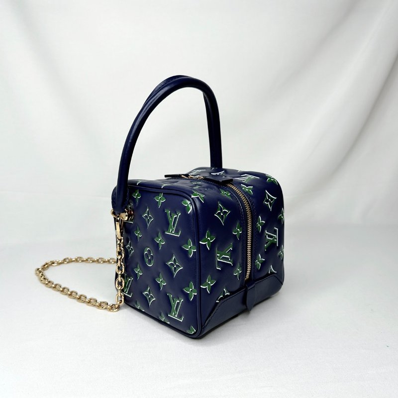 LV Square藍綠羊皮骰子包-5