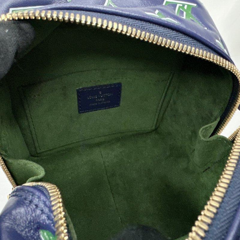 LV Square藍綠羊皮骰子包-8