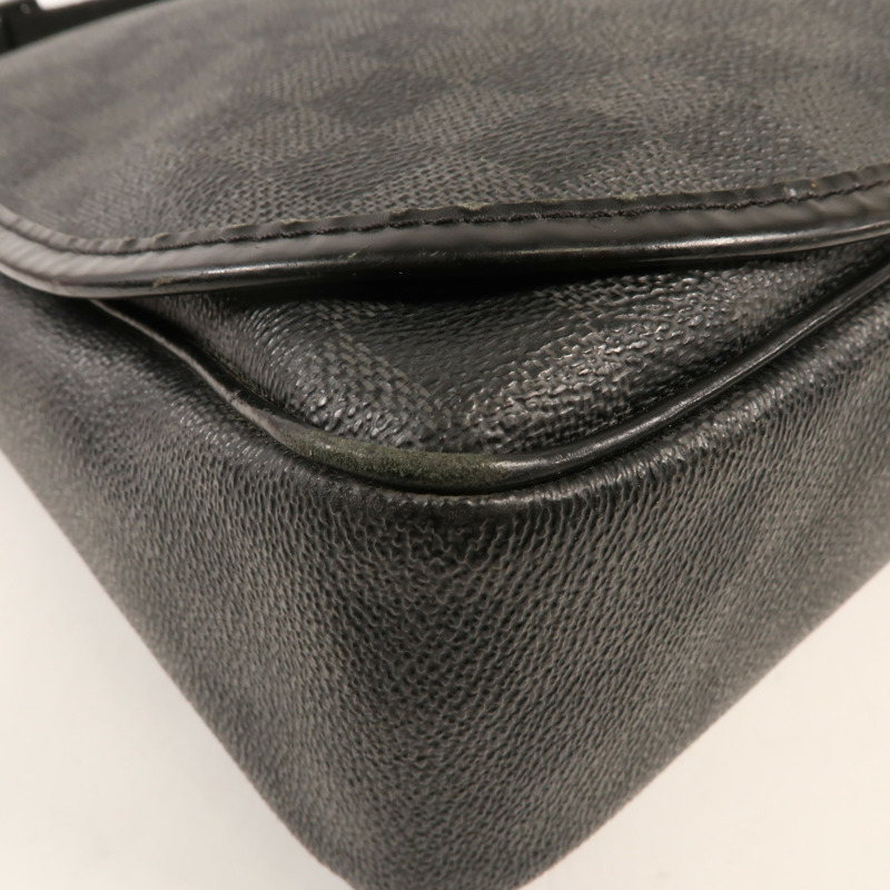 LOUIS VUITTON Damier Graphite Daniel GM銀扣肩背袋-5