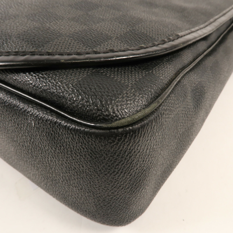 LOUIS VUITTON Damier Graphite Daniel GM銀扣肩背袋-6