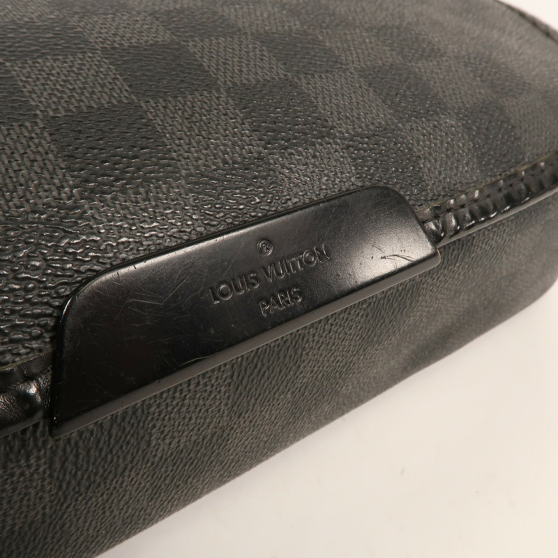 LOUIS VUITTON Damier Graphite Daniel GM銀扣肩背袋-9