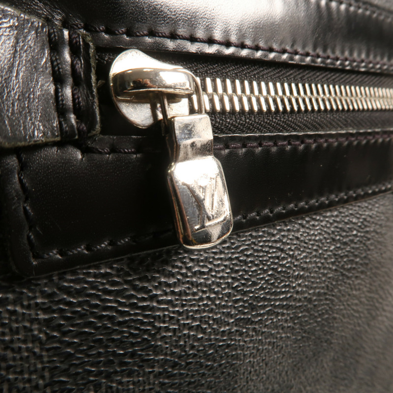 LOUIS VUITTON Damier Graphite Daniel GM銀扣肩背袋-11