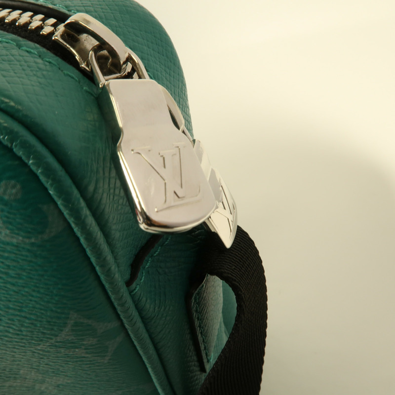 LOUIS VUITTON Tigrama Outdoor Messenger肩背袋-10