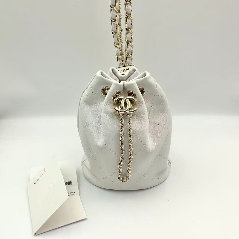 CHANEL 24c菱格紋小羊皮小水桶 白色金扣 BACK PACK-0
