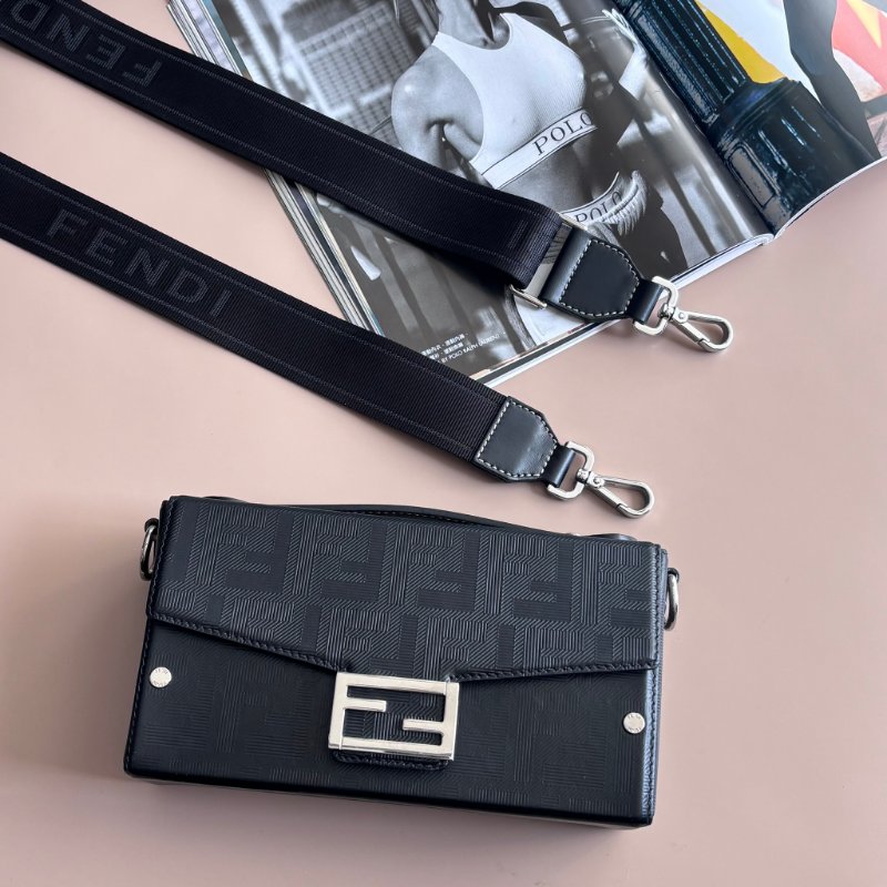::FENDI:: Baguette Soft Trunk 黑色皮革手拿包 斜背包 箱型包-0