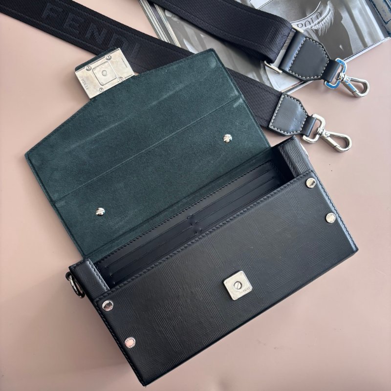 ::FENDI:: Baguette Soft Trunk 黑色皮革手拿包 斜背包 箱型包-3