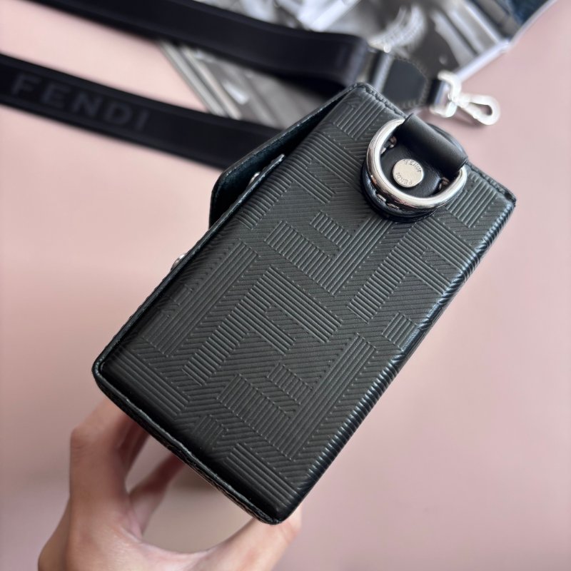 ::FENDI:: Baguette Soft Trunk 黑色皮革手拿包 斜背包 箱型包-8