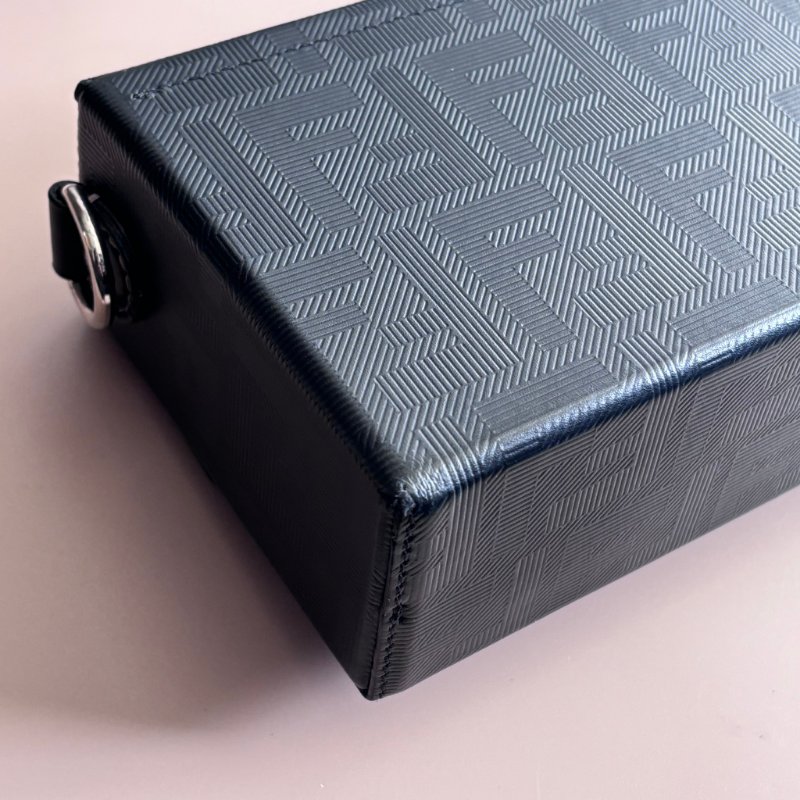 ::FENDI:: Baguette Soft Trunk 黑色皮革手拿包 斜背包 箱型包-14