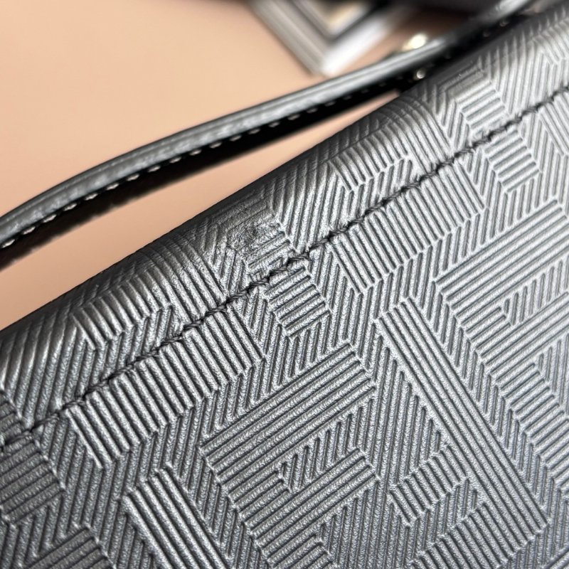 ::FENDI:: Baguette Soft Trunk 黑色皮革手拿包 斜背包 箱型包-16