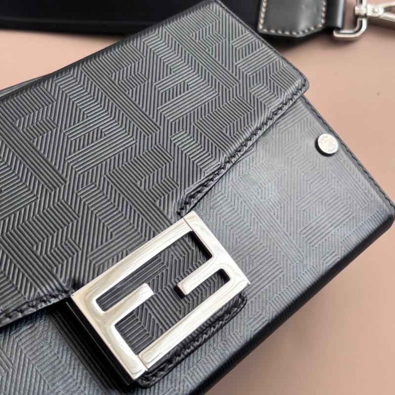 ::FENDI:: Baguette Soft Trunk 黑色皮革手拿包 斜背包 箱型包-19