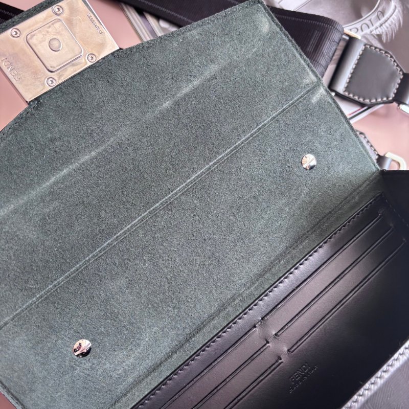 ::FENDI:: Baguette Soft Trunk 黑色皮革手拿包 斜背包 箱型包-23