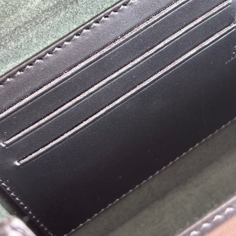 ::FENDI:: Baguette Soft Trunk 黑色皮革手拿包 斜背包 箱型包-30