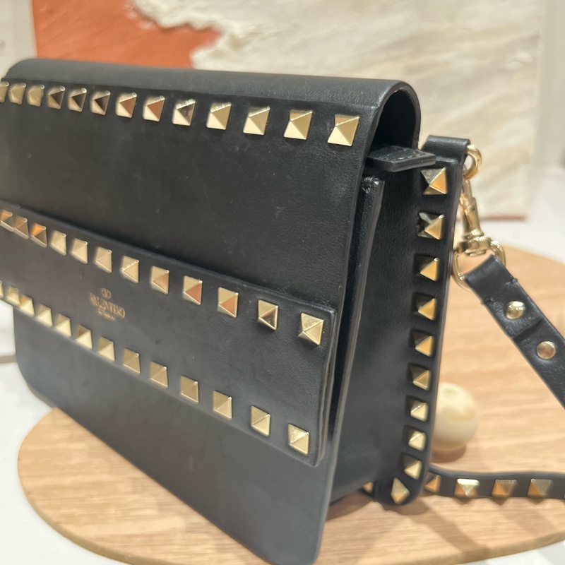 Valentino Garavani Rockstud Small Crossbody Bag(藍黑-5