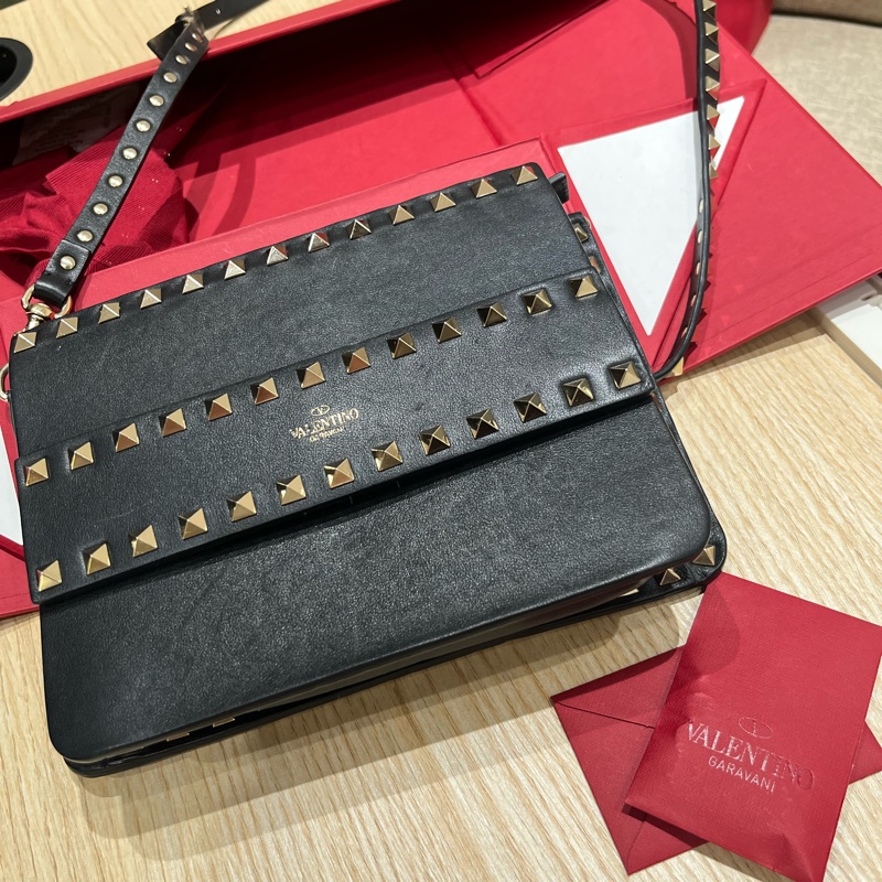 Valentino Garavani Rockstud Small Crossbody Bag(藍黑-6