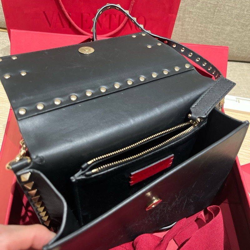 Valentino Garavani Rockstud Small Crossbody Bag(藍黑-10
