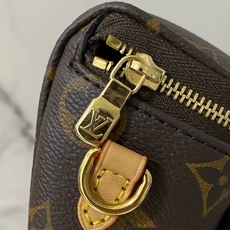 LV Mini Bumbag M82335 全新閑置品 購證正本-17