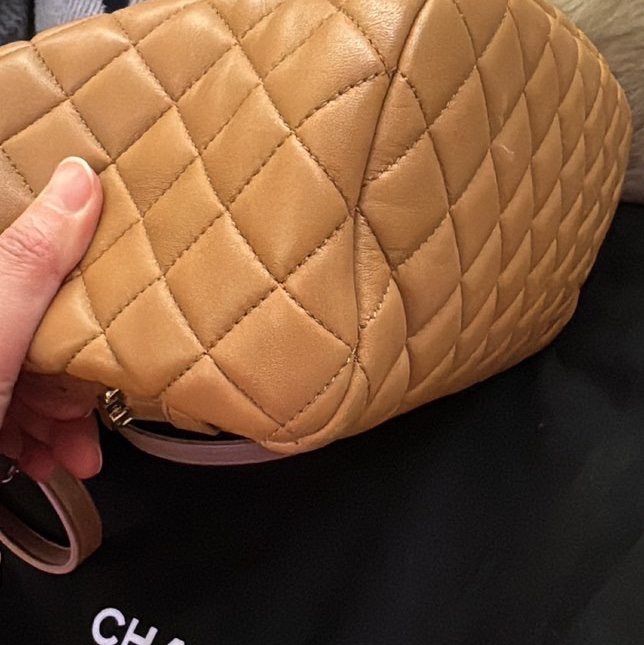 CHANEL 薩爾茨堡雙肩包中號焦糖色羊皮22開銀扣肩背包-20