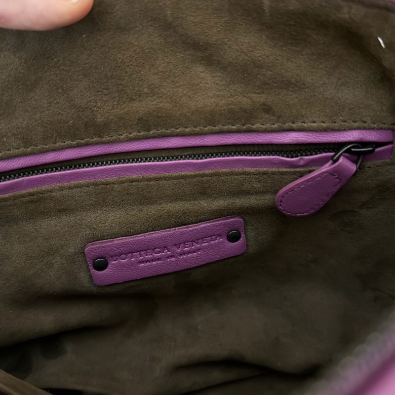 BOTTEGA VENETA 手工編織羊皮斜背包(紫色-4