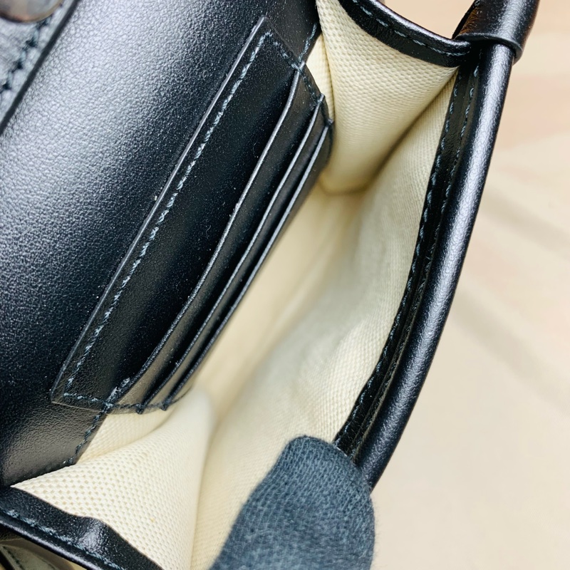 ✨近新閒置 Gucci 古馳 新款大老花牛皮壓紋手機包 肩背包 斜背包-4