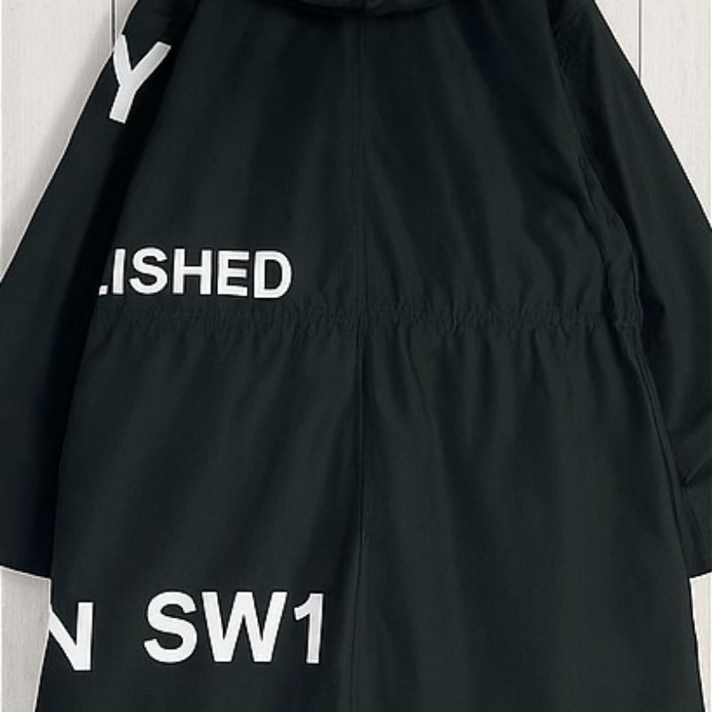 BURBERRY 黑白時尚風衣-1