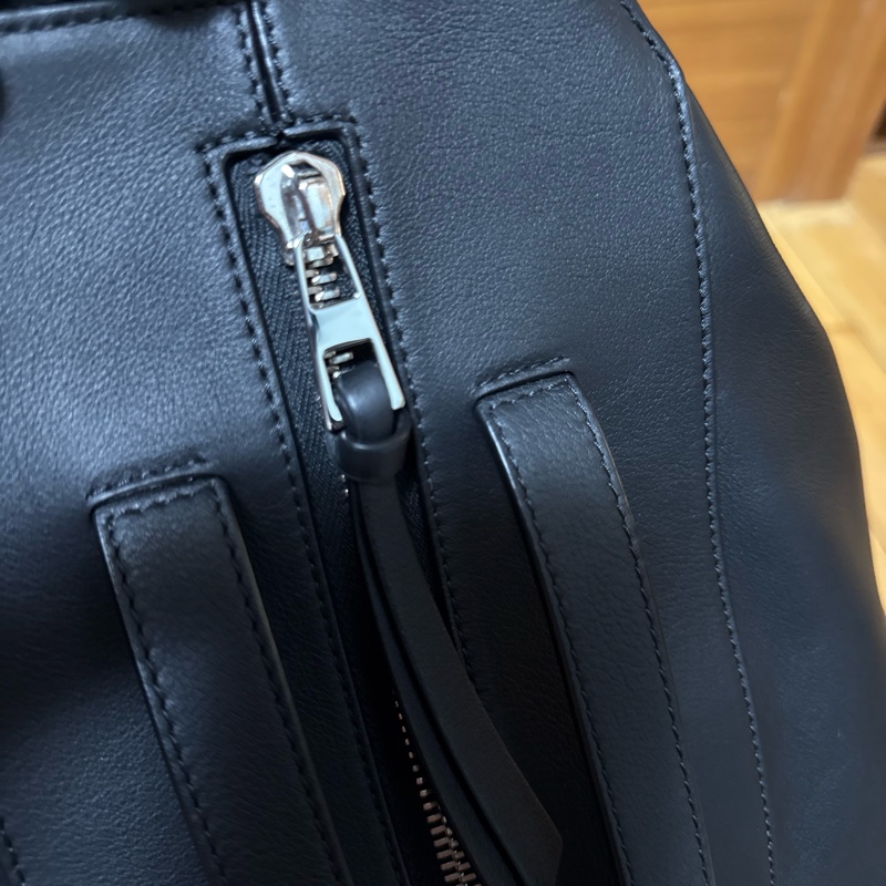 LOEWE Convertible 經典小牛皮後背包-12