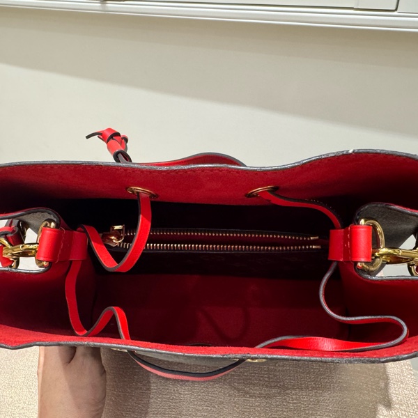 LOUIS VUITTON 水筒包-9