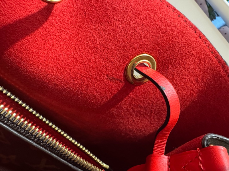 LOUIS VUITTON 水筒包-10