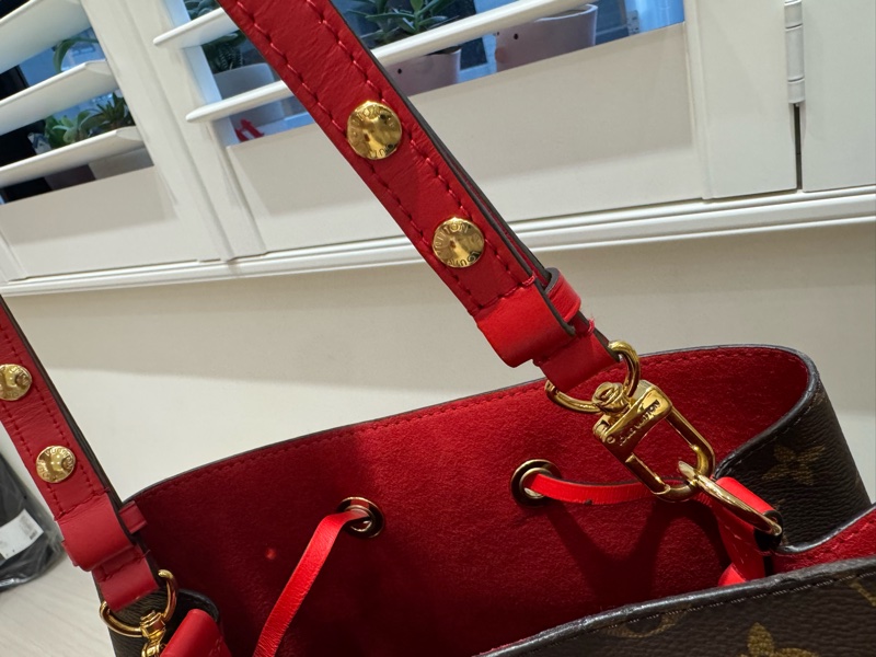 LOUIS VUITTON 水筒包-12