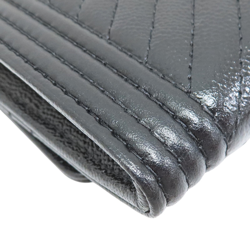 黑色 山型紋 荔枝牛皮 Boy 鍊帶 肩背包 金扣【CHANEL 香奈兒】 AP2206-10