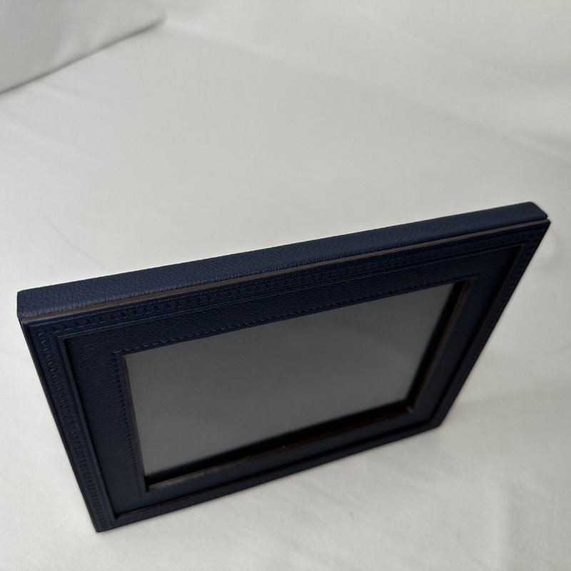 LV 全新經典滿版Logo皮革相框-7
