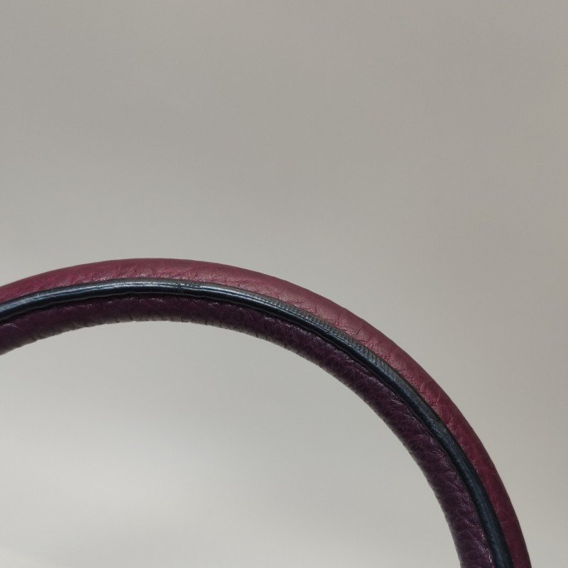 Burberry 牛皮純色字母Logo斜背包單肩包-19