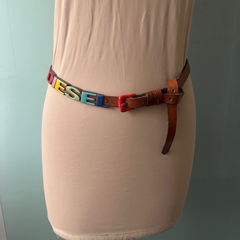 ✨ DIESEL 多彩LOGO 棕色真皮腰帶|經典百搭款-0