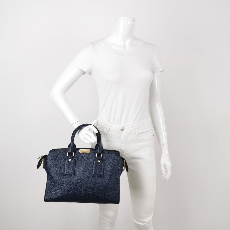 Burberry 牛皮純色銘牌標誌拉鍊手提包-1