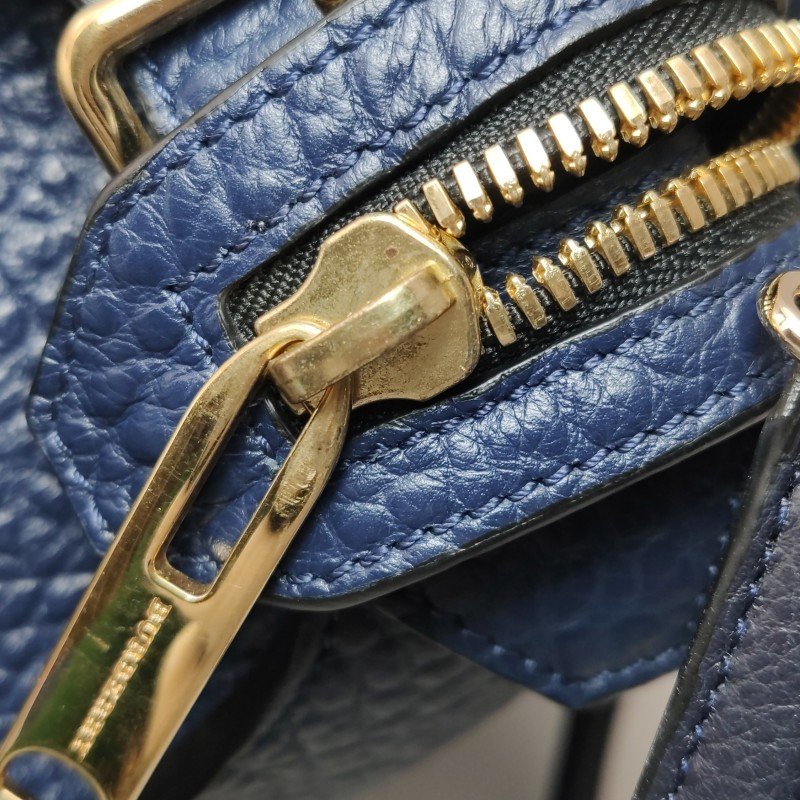 Burberry 牛皮純色銘牌標誌拉鍊手提包-10