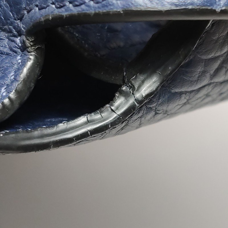 Burberry 牛皮純色銘牌標誌拉鍊手提包-16