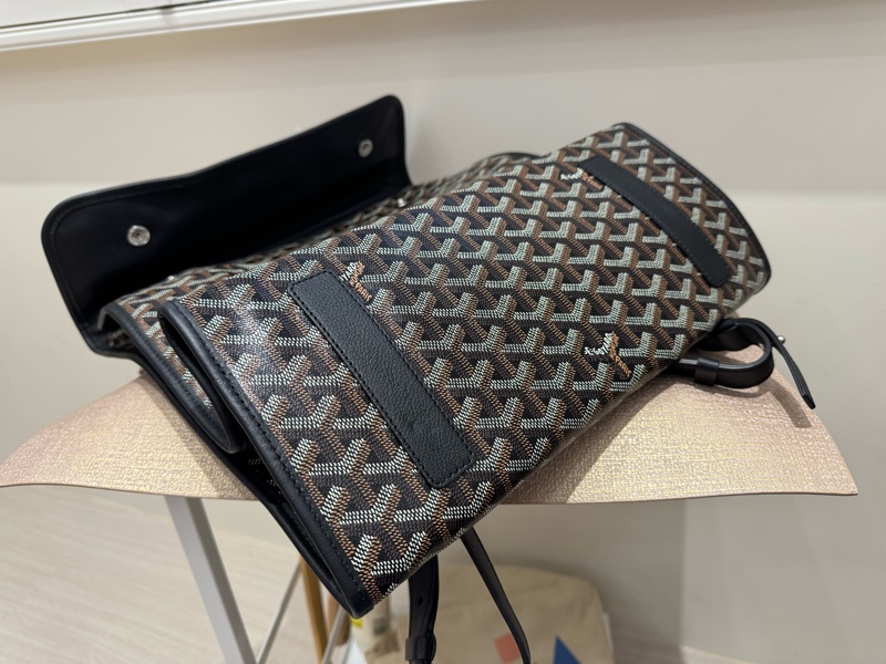 Goyard SAINT LEGER 中性雙扣翻 蓋折疊後背包（黑）-9