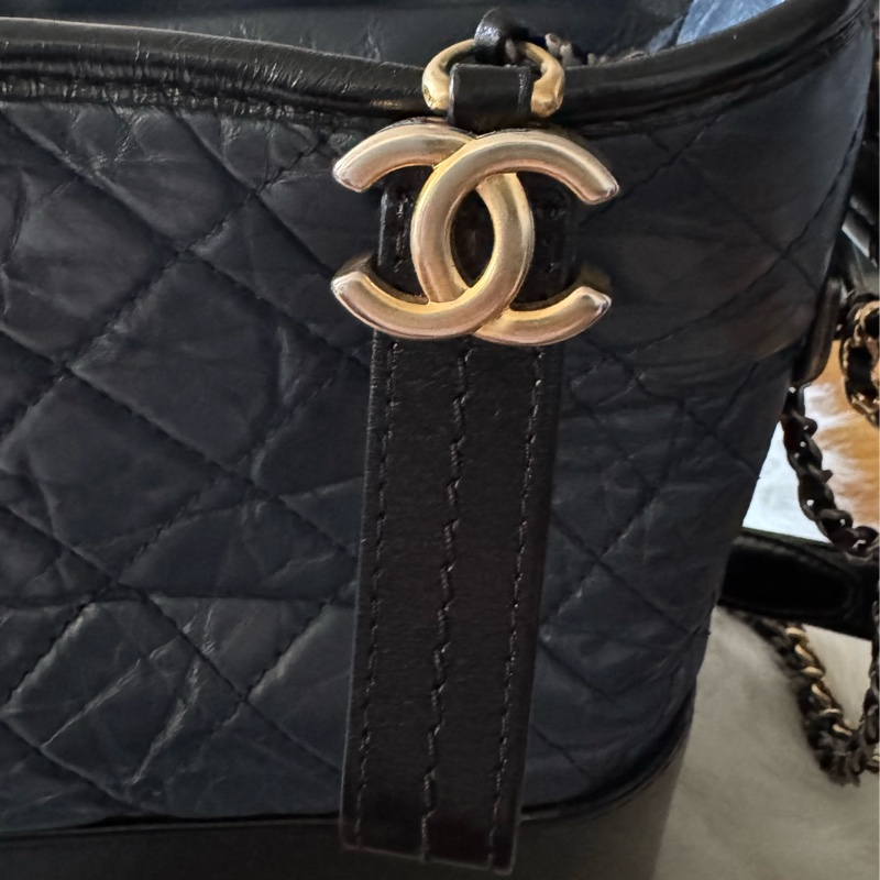 Chanel Gabrielle Hobo 中號深藍牛仔單寧藍色拼黑色金釦牛皮-1
