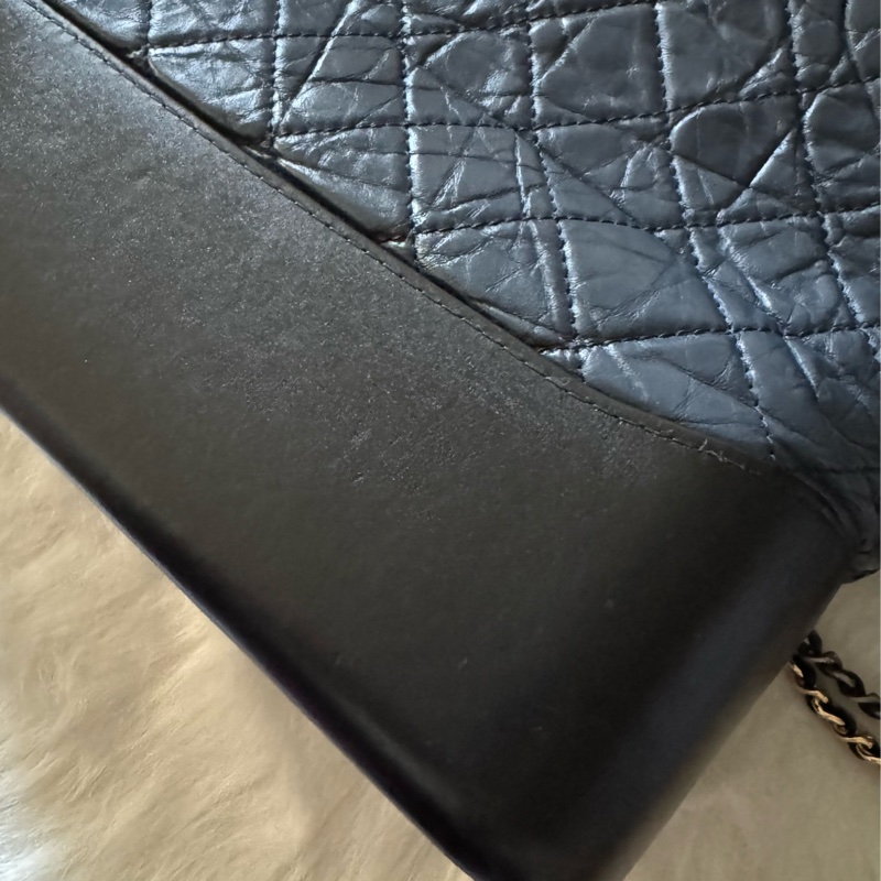 Chanel Gabrielle Hobo 中號深藍牛仔單寧藍色拼黑色金釦牛皮-4