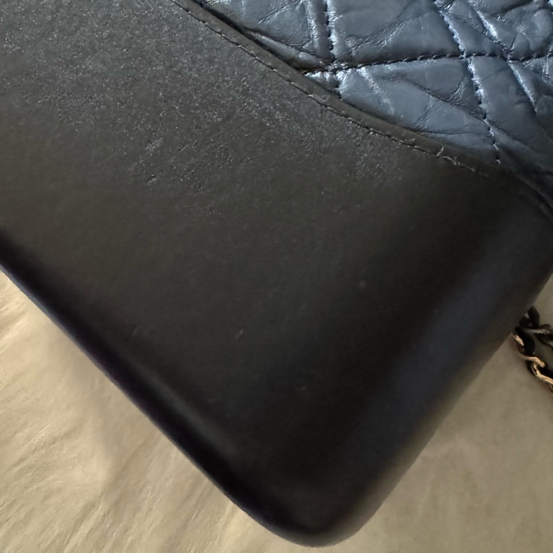 Chanel Gabrielle Hobo 中號深藍牛仔單寧藍色拼黑色金釦牛皮-21