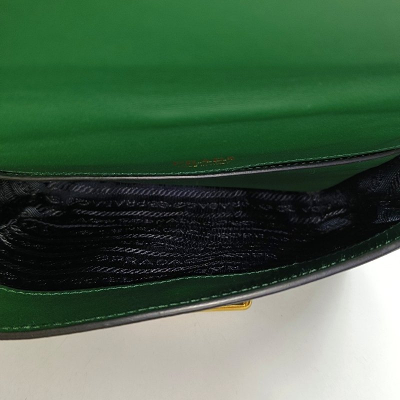 PRADA Cahier 綠色牛皮肩包斜背包腰包/胸包 金色五金 2條可拆式肩帶-6
