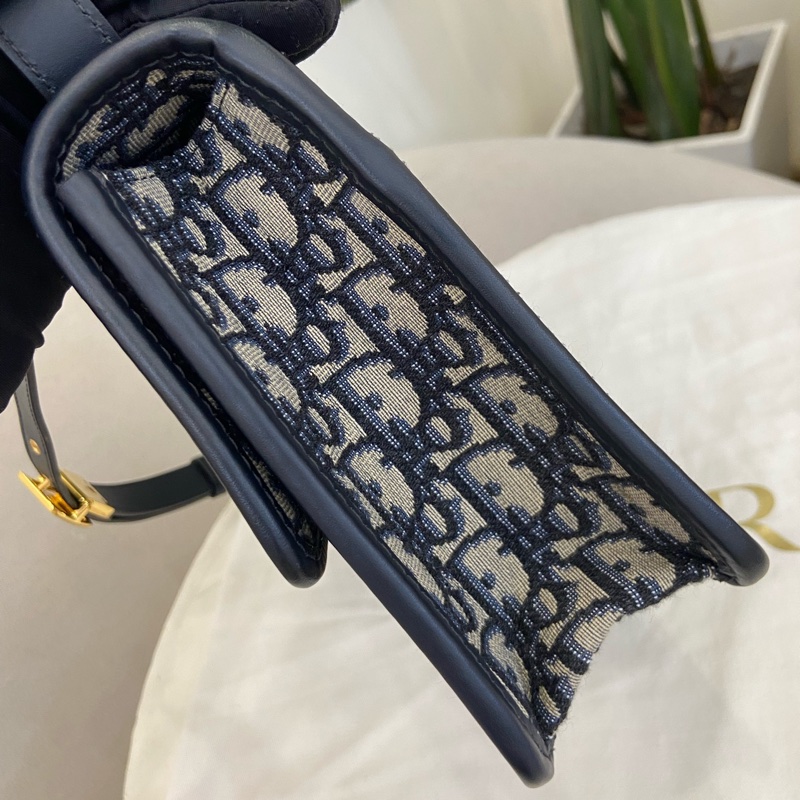 Dior迪奧 蒙田30 肩帶可以調節 尺寸約24x17x8cm-3