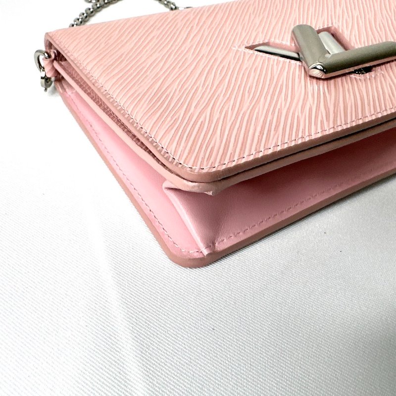 LV 粉色TWIST WOC鏈帶包-11